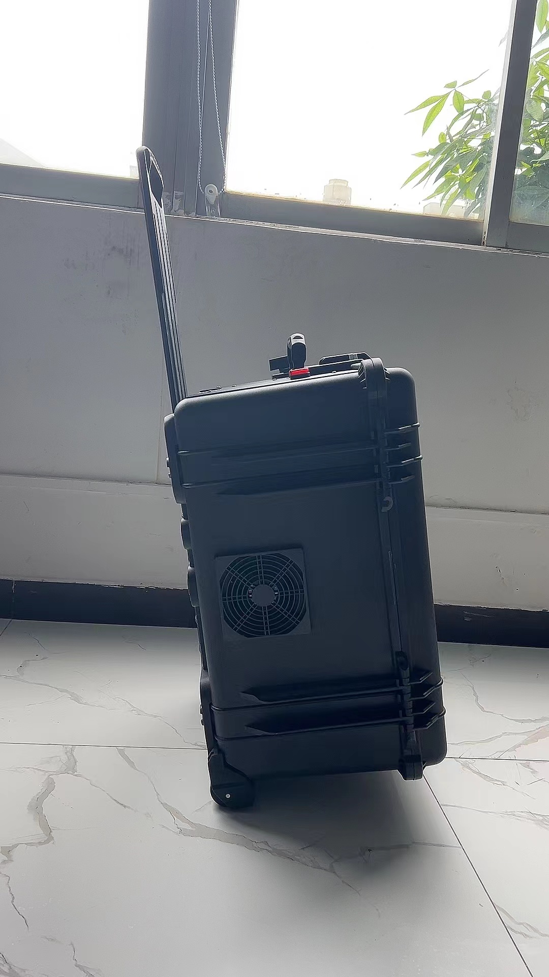 延长手拉箱型移动通信干扰器